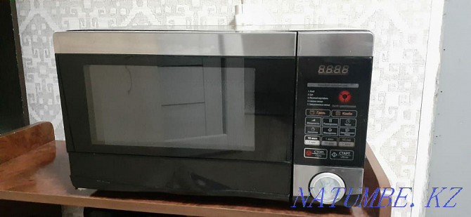 Microwave oven  - photo 1