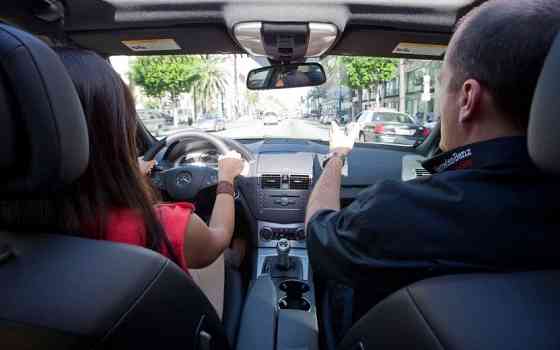 Научу водить авто по всем вопросам обращайтесь ватсап Автоинструктор Shymkent