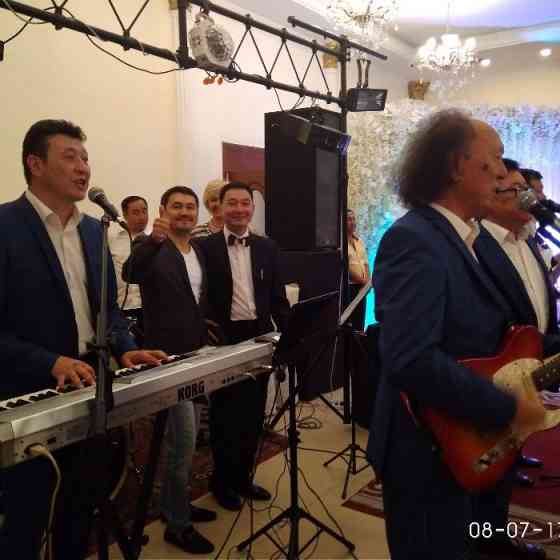Тамада ведущий на двух языках с живым исполнением песен асаба ф-видео Алматы