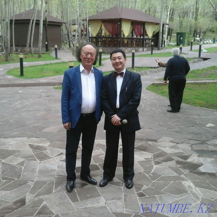 Екі тілде музыкант жанды вокалмен бейне фотожүргізуші  Алматы - изображение 2