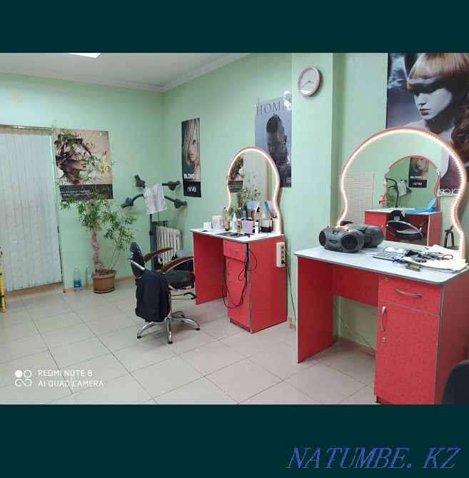 Срочно сдам кресло парикмахера.40000 Кабинет маникюрный.25000  - изображение 1