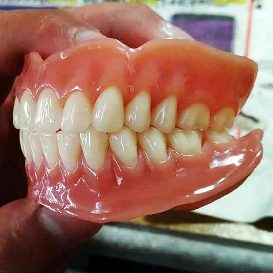 Изготовление и ремонт зубных протезов  Алматы