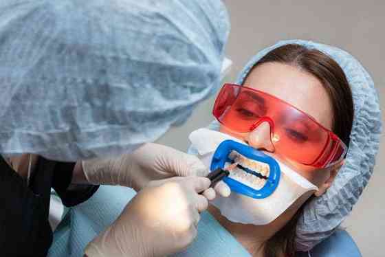 стоматология чистка отбеливания зубов  Алматы
