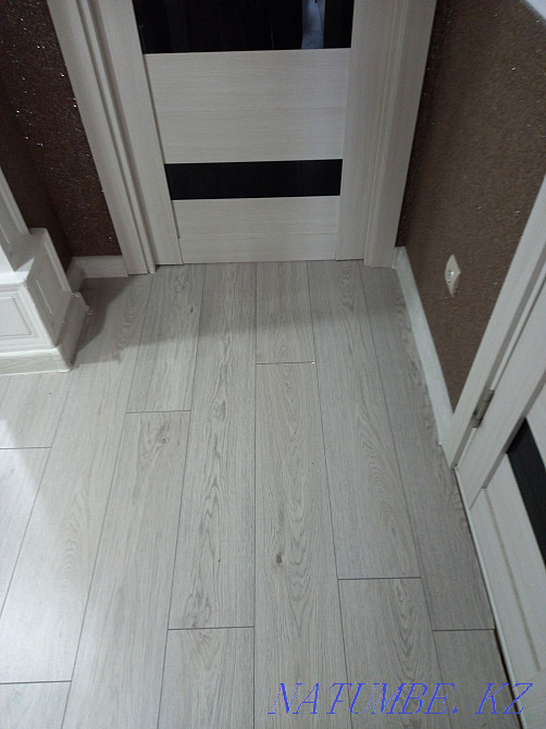 Укладка ЛАМИНАТА, установка дверей врезка ручек и замков, плинтуса и Атырау - изображение 2