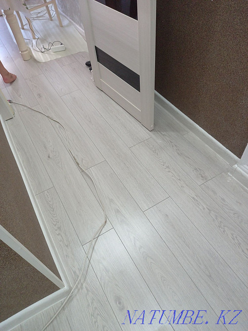 Укладка ЛАМИНАТА, установка дверей врезка ручек и замков, плинтуса и Атырау - изображение 8