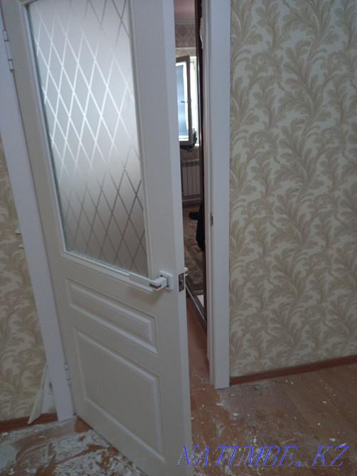 Укладка ЛАМИНАТА, установка дверей врезка ручек и замков, плинтуса и Атырау - изображение 5