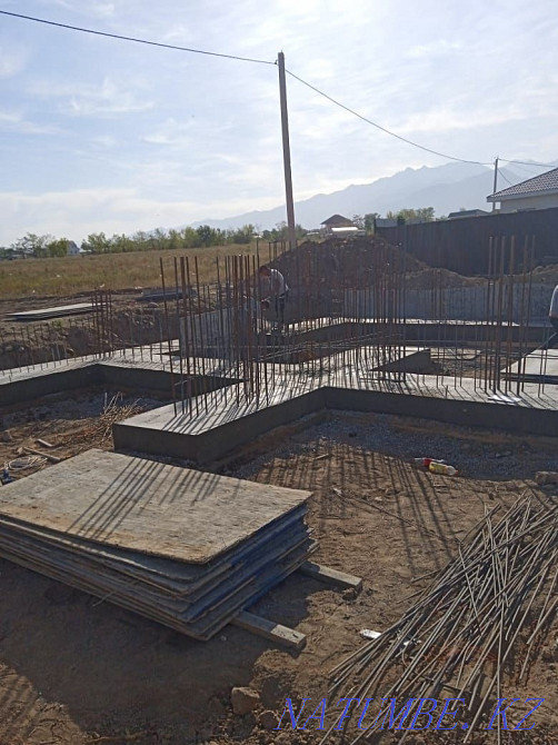 Заливам фундамент бетон бригада строителей со своей опалубкой заливка Алматы - изображение 3