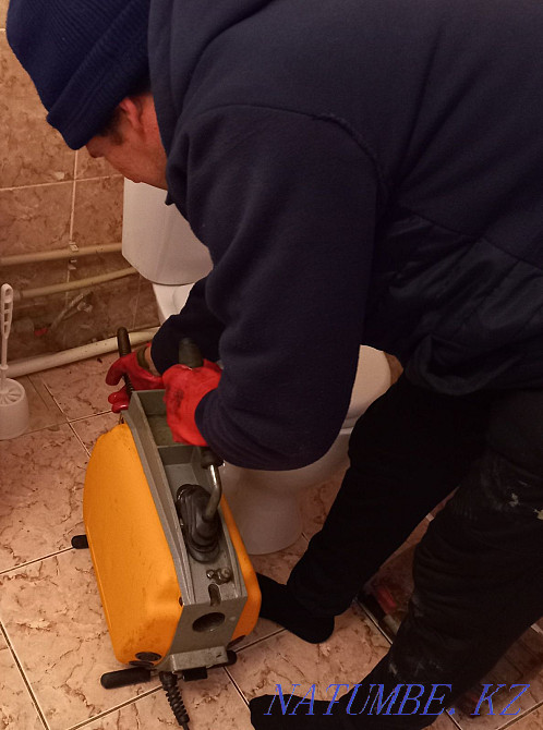 Услуги сантехника чистка канализации немецким аппаратом Атырау 24/7 Атырау - изображение 1