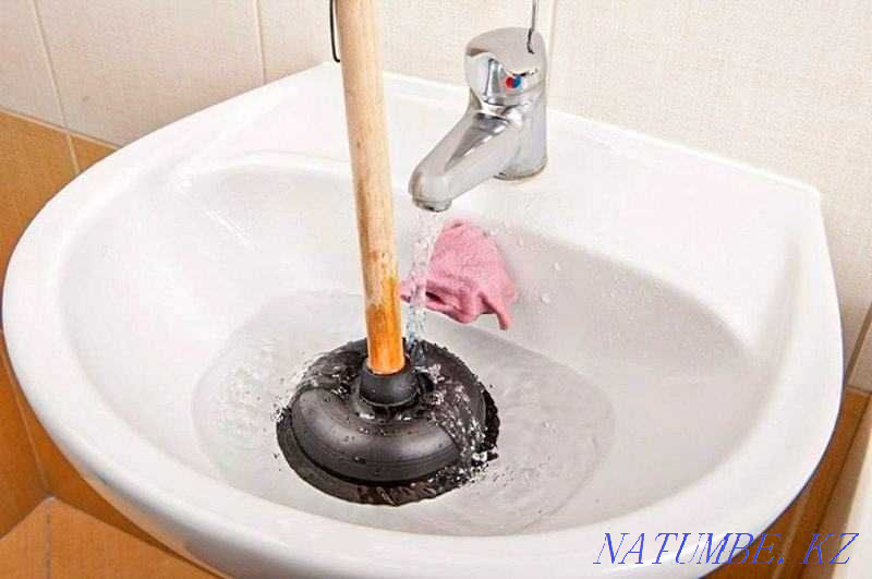 прочистка канализации вызов сантехника чистка труб недорого гарантия Алматы - изображение 1