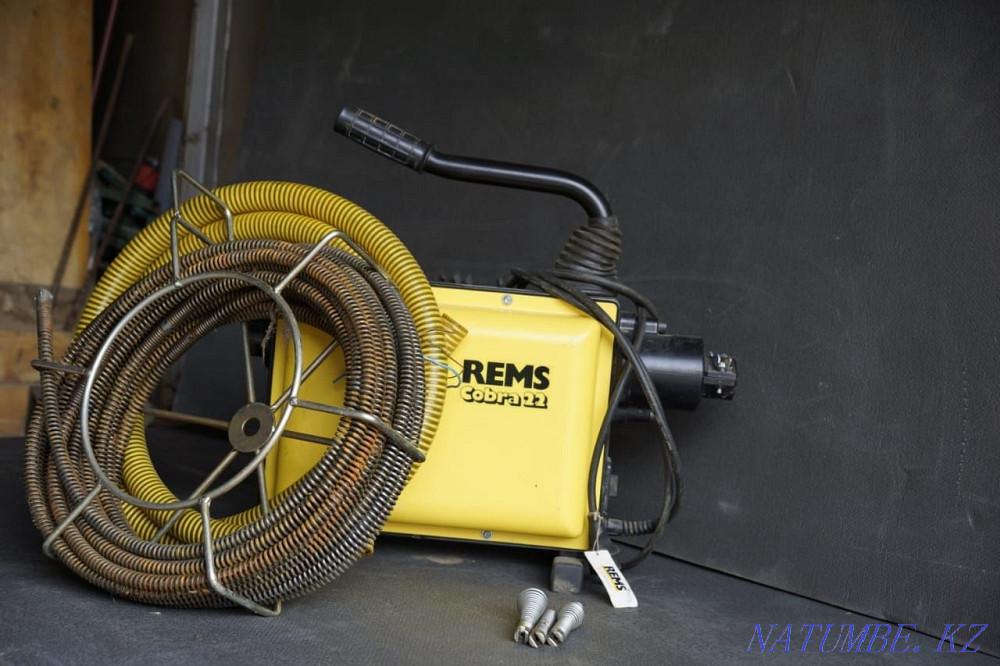 Cleaning sewerage pipe clearing blockage plumber mole Kostanay - photo 2