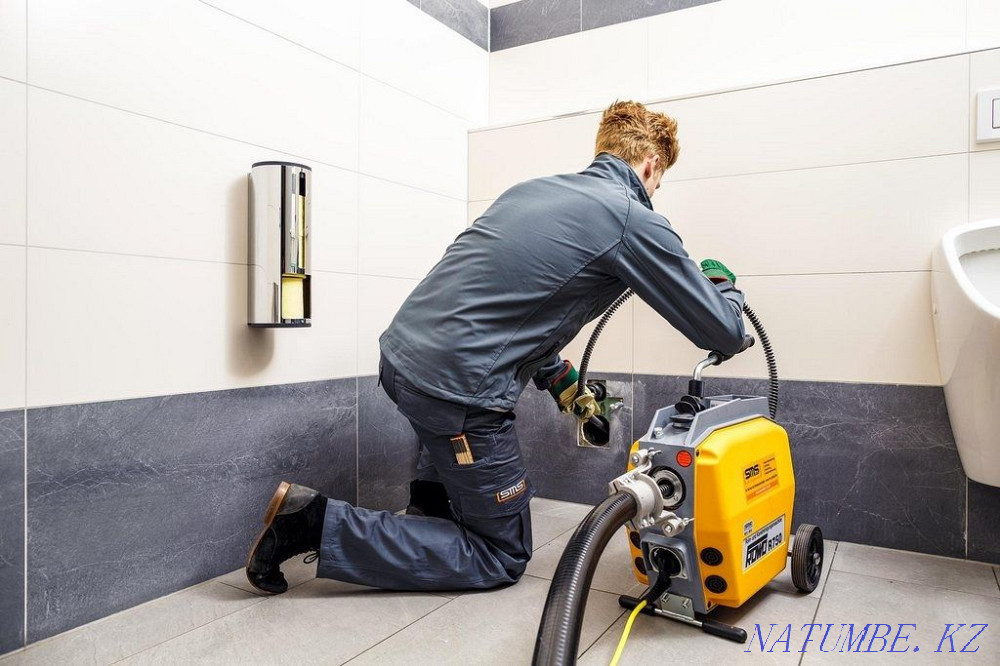 Сантехник чистка канализации с аппаратом 24/7.Откачка септика 4 куба Атырау - изображение 1