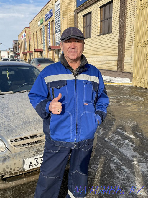 Сантехник тәулік бойы шұңқыр қазып жатыр, асфальт астынан канализация тесілген.  Ақтөбе  - изображение 7