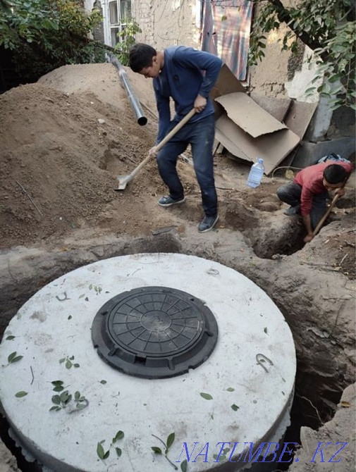 Сантехник тәулік бойы шұңқыр қазып жатыр, асфальт астынан канализация тесілген.  Ақтөбе  - изображение 3