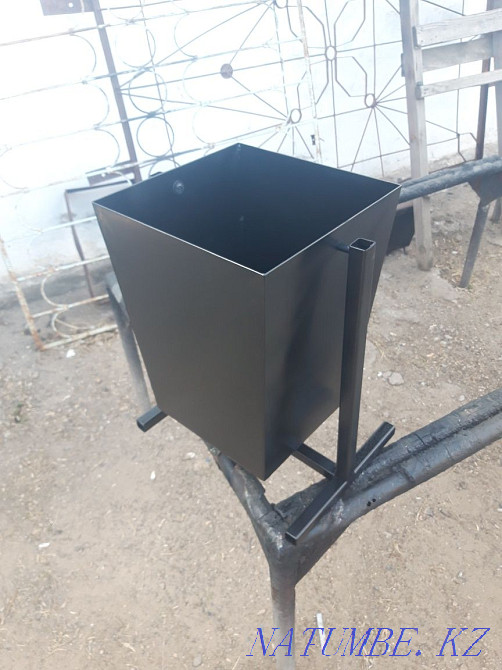 Benches and urns. Pavlodar - photo 3