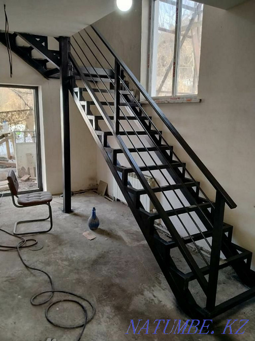 Лестницу.перила.навесы.ворота.вольеры.козырьки.ковка.  - изображение 7