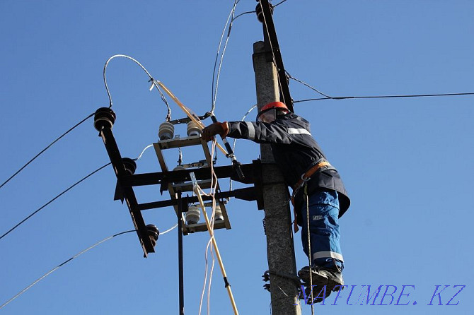 Electrician, climbing work  - photo 1