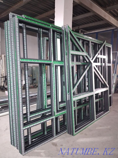 Алюминий және пластик терезе есіктері Витраждан жасалған балкон бөлімдері  Алматы - изображение 4