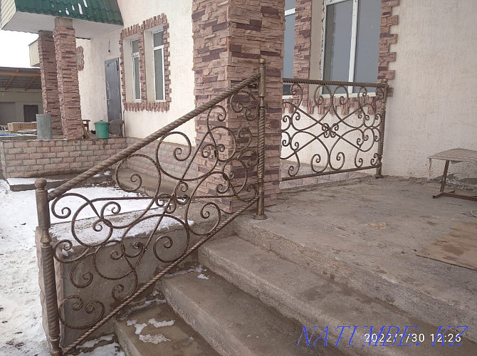 wrought iron railings  - photo 4