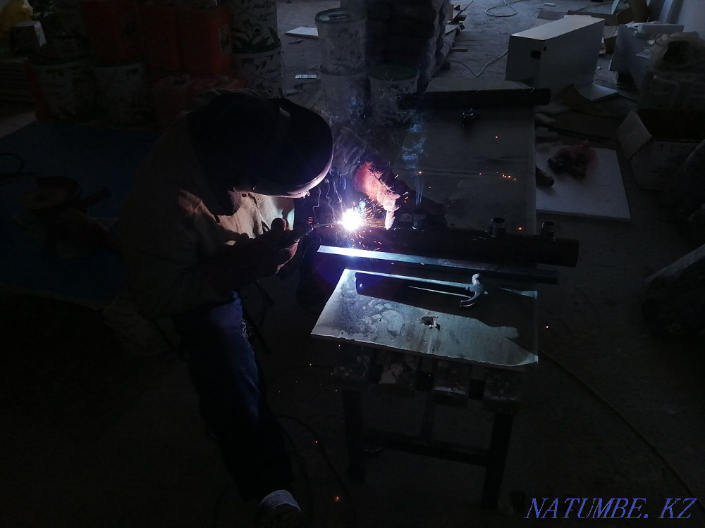 Опытный электрогазо-сварщик ищет работу,можно здельно ,стаж 35 года. Усть-Каменогорск - изображение 4
