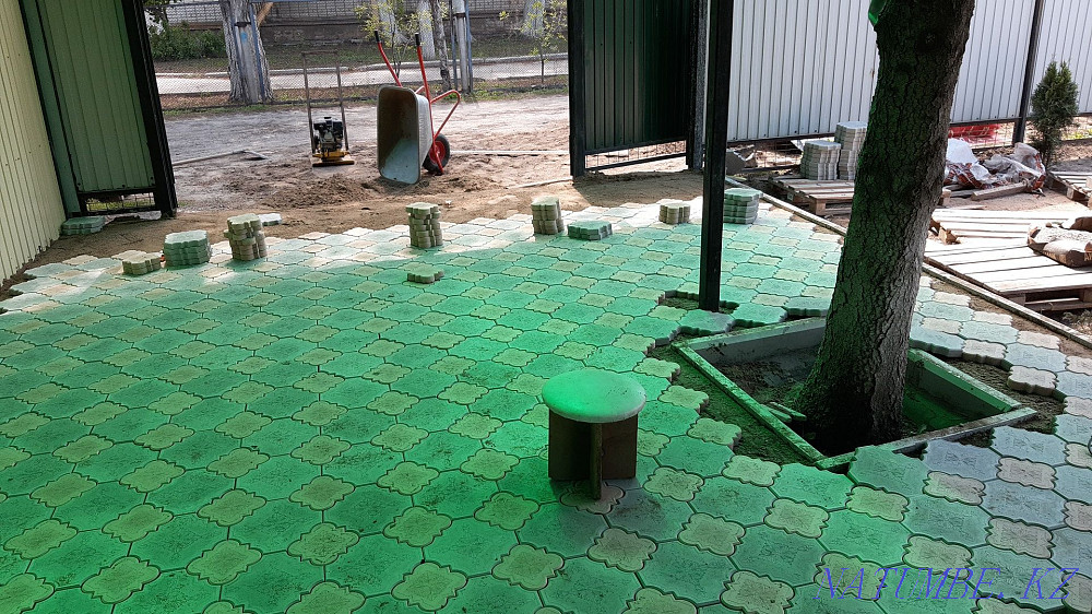 Laying paving stones, installing curbs. Oral - photo 2