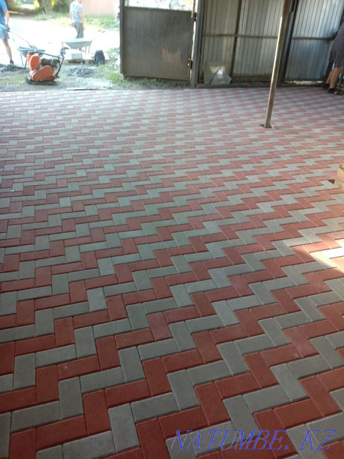 Laying paving stones, installation of road curbs, pavement pareblikov Temirtau - photo 7