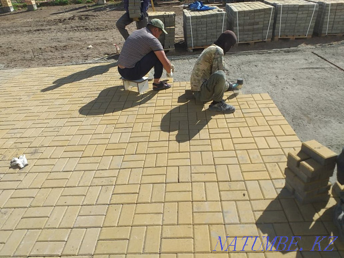 Laying paving stones, slabs installation curbs curbs qualitatively Oral - photo 7