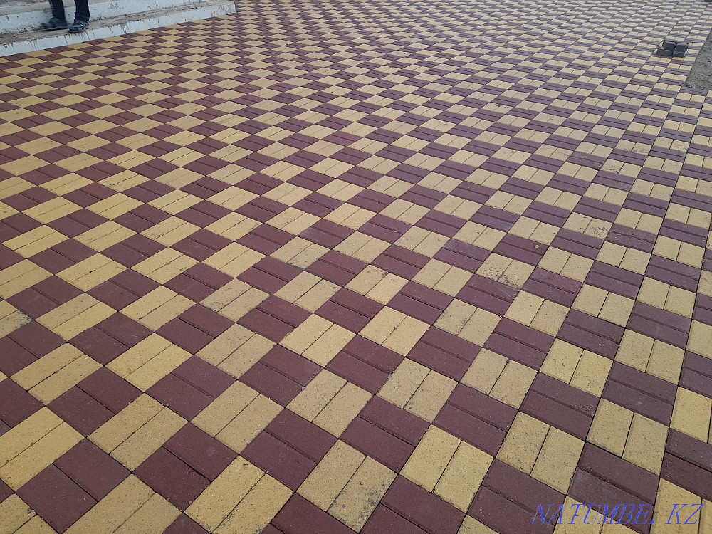 Laying paving stones, slabs installation curbs curbs qualitatively Oral - photo 3