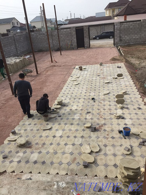 Paving stone laying with and without material  - photo 5