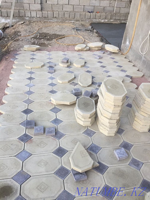 Paving stone laying with and without material  - photo 6