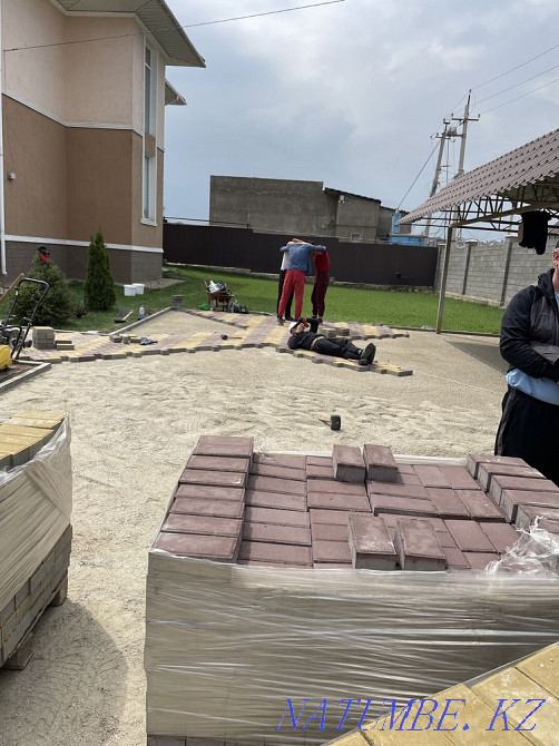 Laying paving stones, paving slabs, installation of curbs Qaskeleng - photo 3