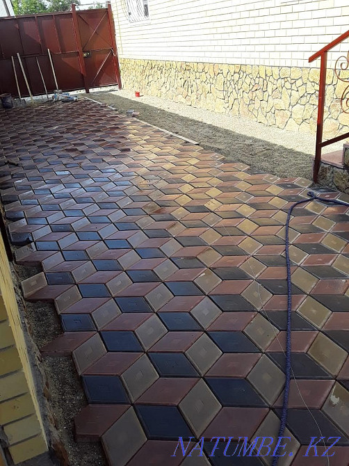 Laying pavers curbs screed Semey - photo 5