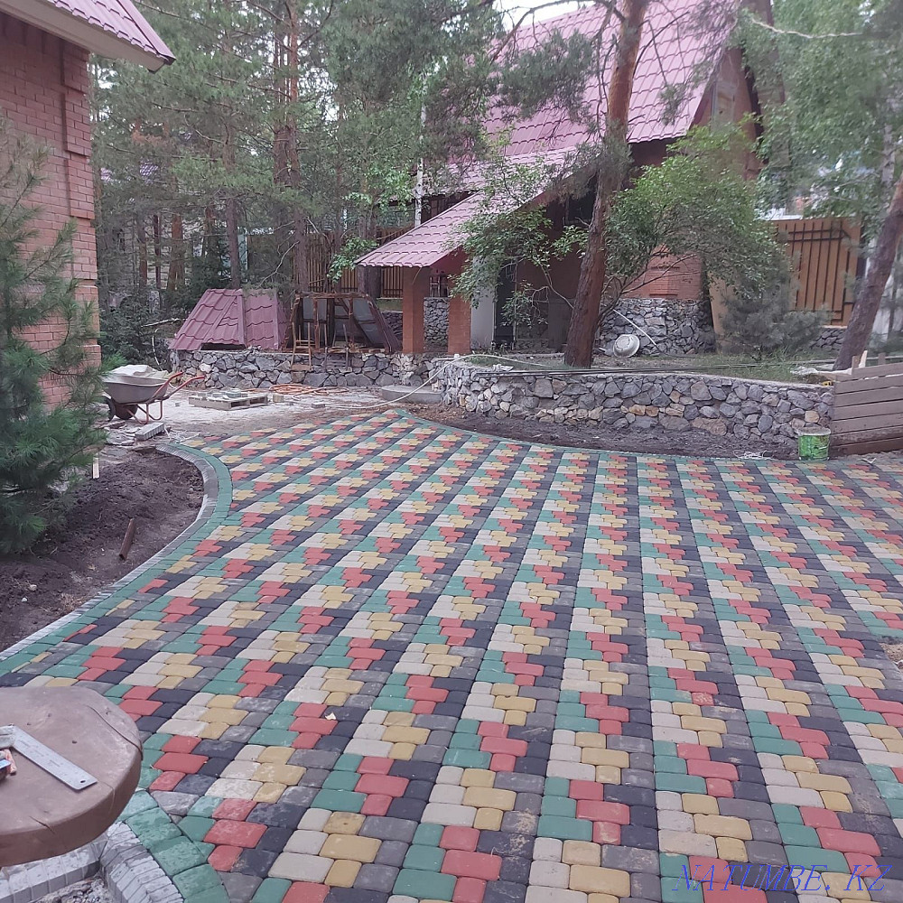 Laying pavers curbs screed Semey - photo 3