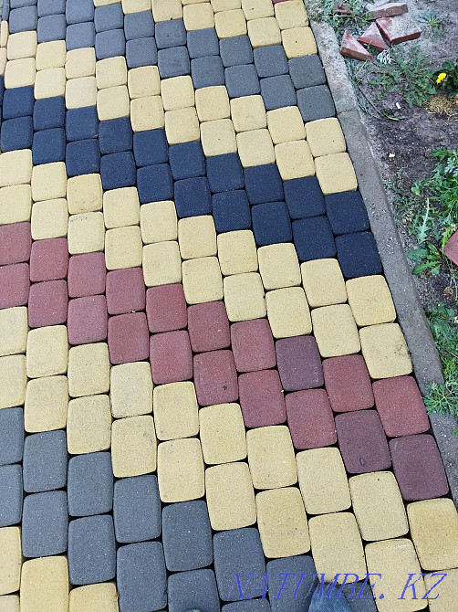 Laying paving stones curb trays Almaty - photo 2