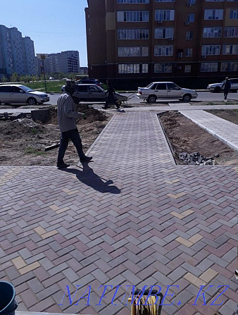 Laying paving stones, installation of borders, curbs. Oral - photo 6
