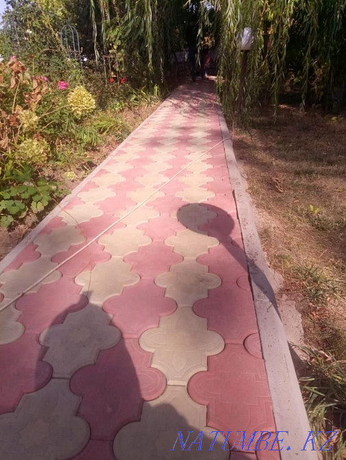 Laying paving stones, installation of borders, curbs. Oral - photo 5