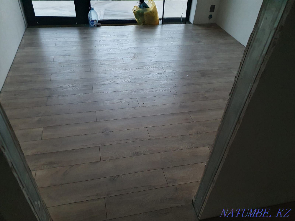 Настил линолеума, укладка ламината, установка плинтусов Костанай - изображение 8