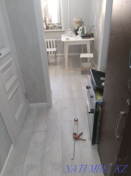 Установка дверей плинтус ламинат Павлодар - изображение 6