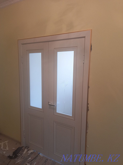 Укладка ламината, настиль ленолиума, плинтуса, установка дверей, Атырау - изображение 4