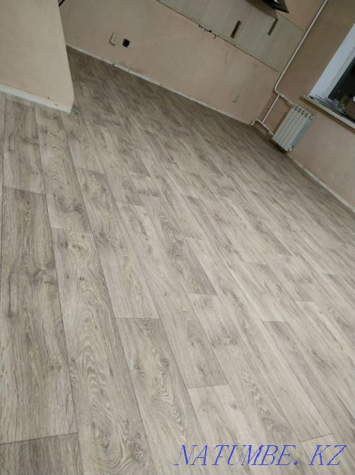 Настил линолеума, ламината. Установка плинтусов Павлодар - изображение 1