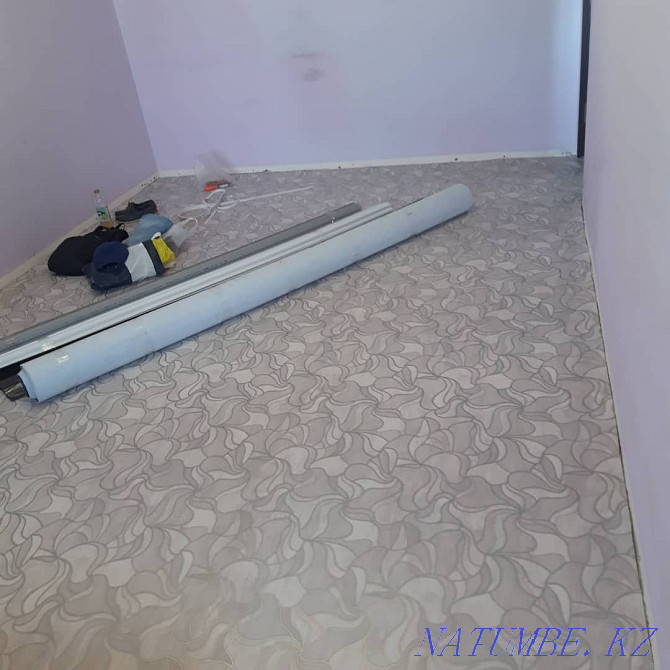 Laying linoleum flooring carpet laminate carpenter plinth Almaty - photo 4