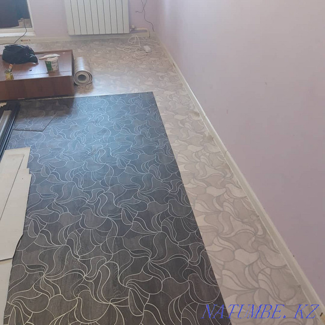 Laying linoleum flooring carpet laminate carpenter plinth Almaty - photo 8