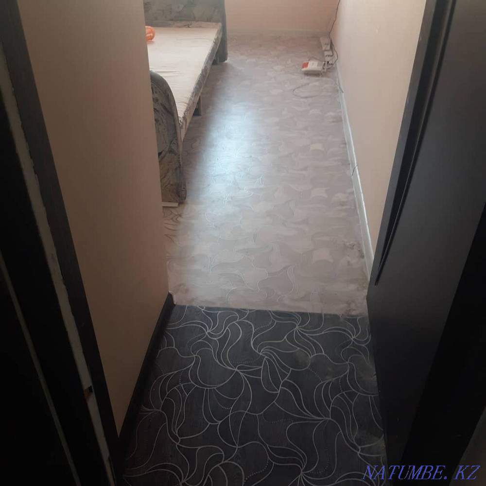 Укладка постилька линолеума ковролина ламината плотник плинтус Алматы - изображение 6