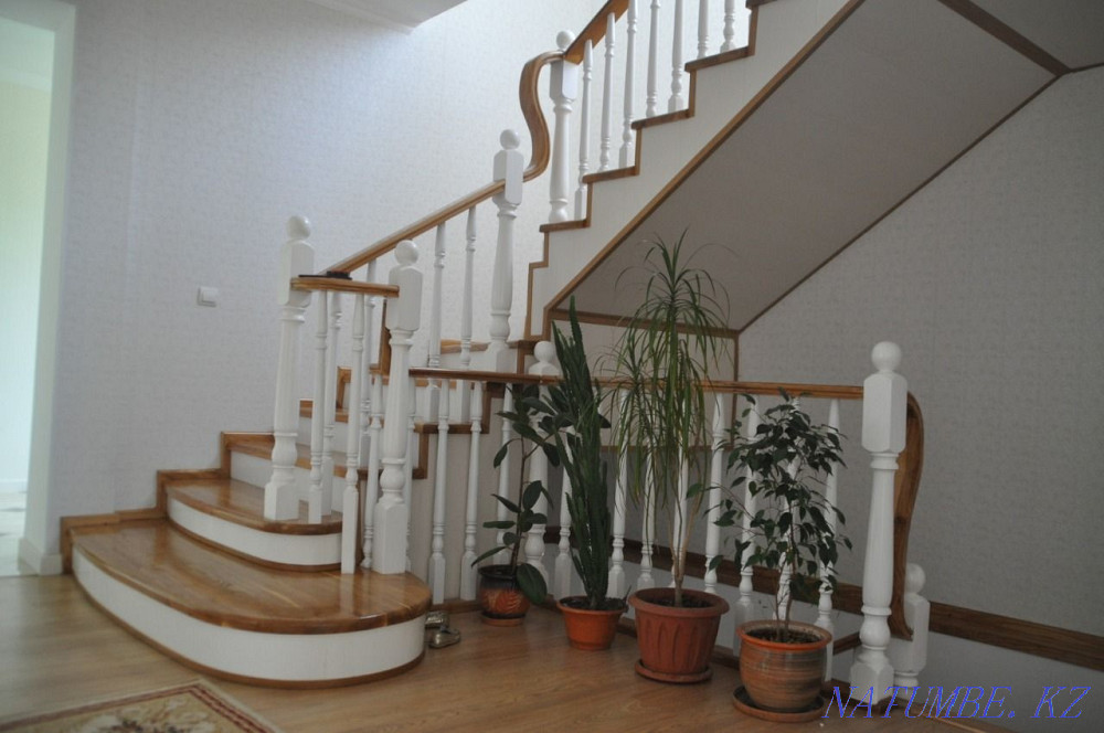 ЛЕСТНИЦА из ценных пород древесины,каркас из швеллера,качество гаранти Алматы - изображение 1