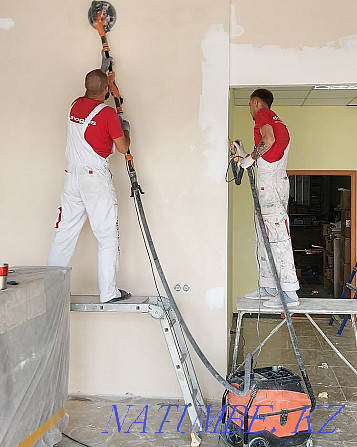 Painter painting the ceiling, the wall outside and inside Oral - photo 2