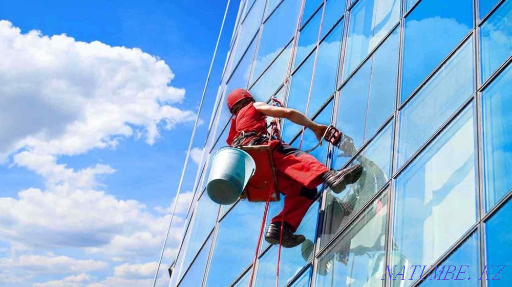 Альпинистер терезелерді жуу, биік қабатты қасбеттерді жуу, витраждарды жуу  Астана - изображение 2