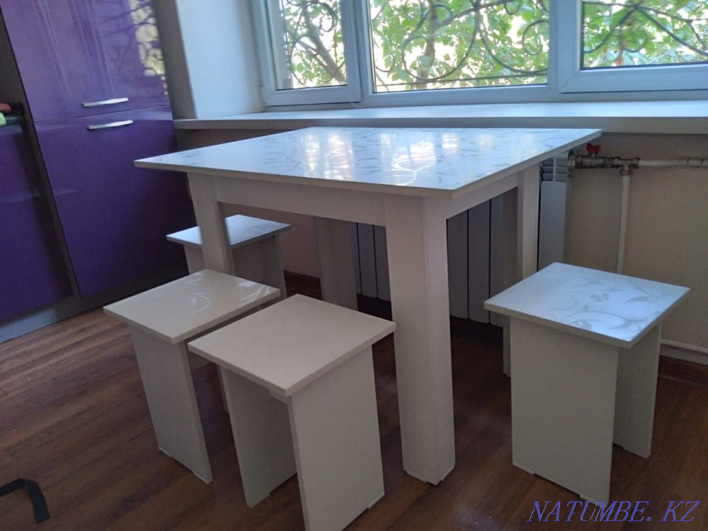 Үстелдер + 4 табуретка.жинақ.25000т.  Алматы - изображение 3