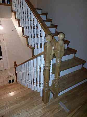 Лестницы из благодарных пород древесины, каркас из метала, из бетона Каскелен