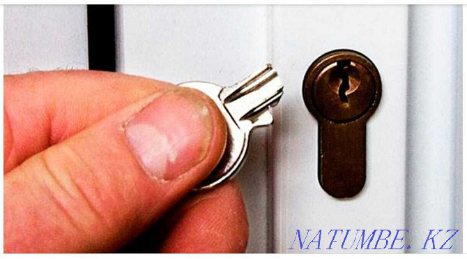 The key is stuck in the lock and won't turn. Open lock, door. Oral - photo 1