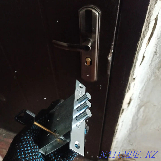 Emergency opening of locks Emergency opening of doors safecracker locks Petropavlovsk - photo 1