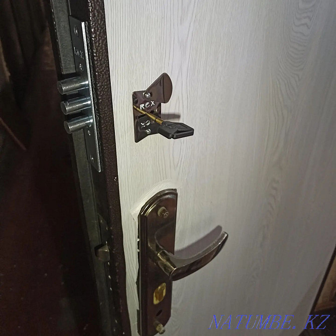 Emergency opening of locks Emergency opening of doors safecracker locks Petropavlovsk - photo 2